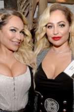 Watch Darcey & Stacey M4uhd